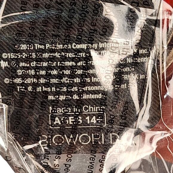 Pokemon Spinning Poke Ball Bioworld Metal Key Chain 2016 New And Sealed - Picture 3 of 3